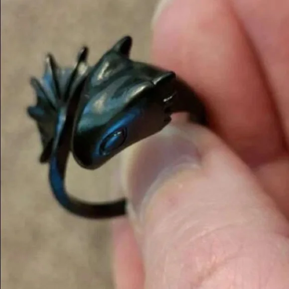 Black Adjustable Hugging Dragon Ring - Picture 5 of 6